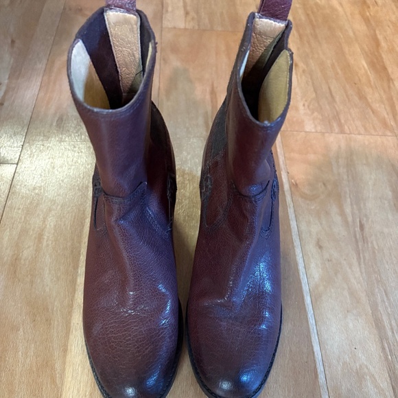 FRYE Size 6.5 Janis Gore Brown Leather Boots Booties Janice Pull On - Picture 1 of 4